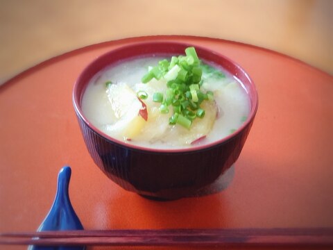 薩摩芋、白菜　玉葱のお味噌汁